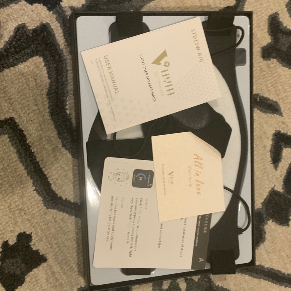 VUYIII LED Face Mask, never used